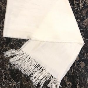 Scarf. Off white. OS.